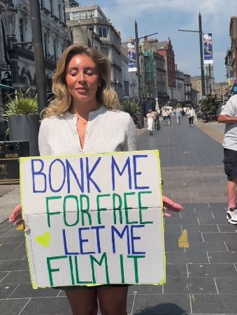 Her mum helped her make this sign so she could film some content. Picture: Instagram / @bonnie_blue_xo