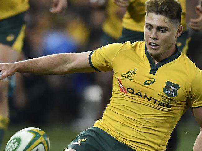 BRISBANE, AUSTRALIA - JULY 27: James O'Connor of the Wallabies attempts to re-gather the ball during the 2019 Rugby Championship Test Match between Australia and Argentina at Suncorp Stadium on July 27, 2019 in Brisbane, Australia. (Photo by Ian Hitchcock/Getty Images)