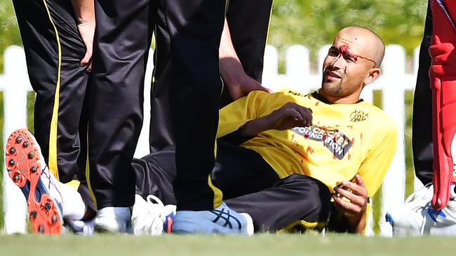 Ashton Agar copped a nasty blow between the eyes while fielding for the Warriors.