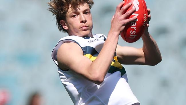 MELBOURNE, AUSTRALIA - SEPTEMBER 28: Liam Hetherton of Team Sloane marks the ball  during the Marsh AFL National Futures Boys match between Team Heppell and Team Sloane at Melbourne Cricket Ground, on September 28, 2024, in Melbourne, Australia. (Photo by Daniel Pockett/AFL Photos/via Getty Images)