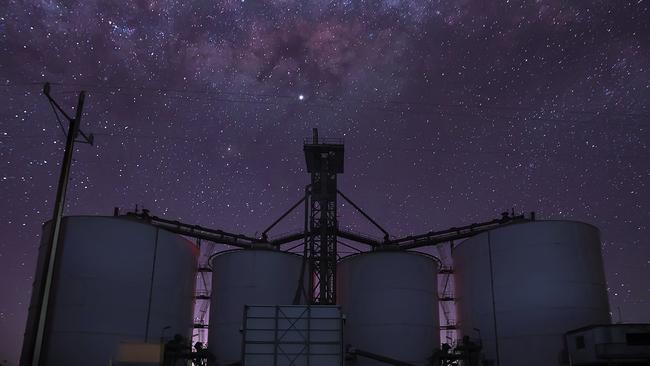 Dazzling photos of the night sky over the River Murray International Dark Sky Reserve. Pic: @adeltritus