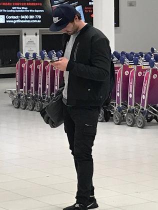 Patrick Dangerfield at Adelaide Airport without a moon boot. Picture: Twitter