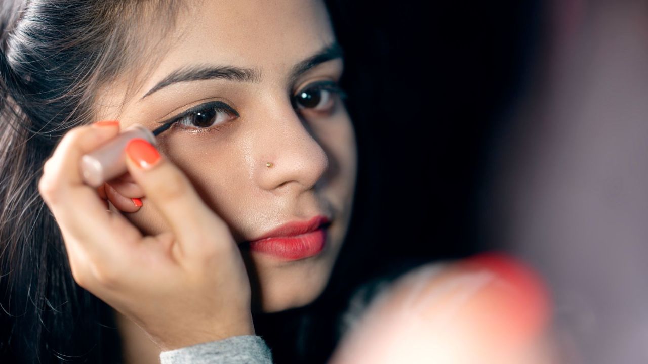 Bhojpuri Kajal Heroine Xxx - Reddit teen: Mum tells daughter her makeup looks 'ridiculous' | Kidspot