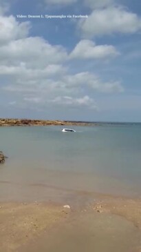 4WD, ute and truck completely submerged at Nightcliff jetty