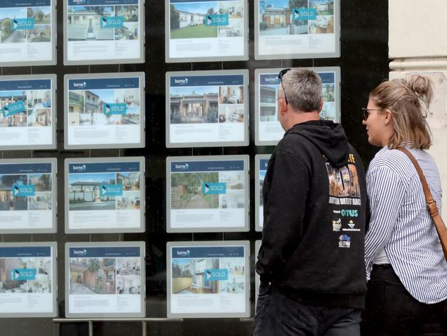 MELBOURNE, AUSTRALIA - NewsWire Photos OCTOBER 27, 2022: Generic image of real estate agent window in Melbourne. Picture: NCA NewsWire / Andrew Henshaw