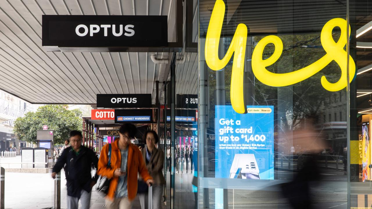 Optus and Telstra have delayed their 3G shutdown for at least two months amid rising concerns. Picture: NCA NewsWire / Diego Fedele