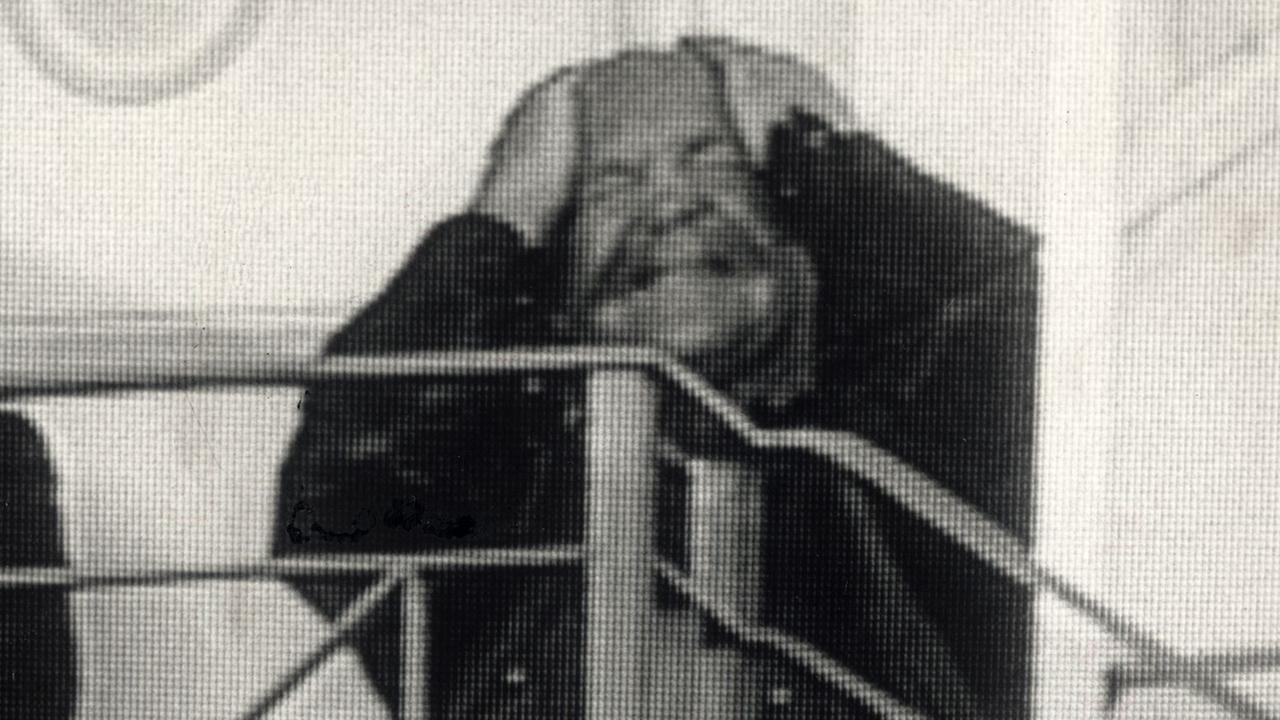 The famous 1987 image of Jewell in the MCG coach’s box, tearing his hair out.