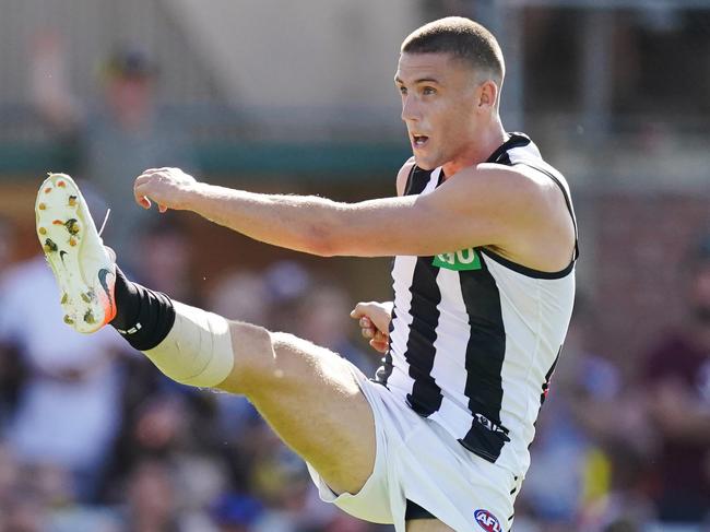 Darcy Cameron kicks the ball for a goal during the AFL Marsh Community Series pre-season match between the Richmond Tigers and the Collingwood Magpies at Norm Minns Oval in Wangaratta, Sunday, March 1, 2020. (AAP Image/Michael Dodge) NO ARCHIVING, EDITORIAL USE ONLY