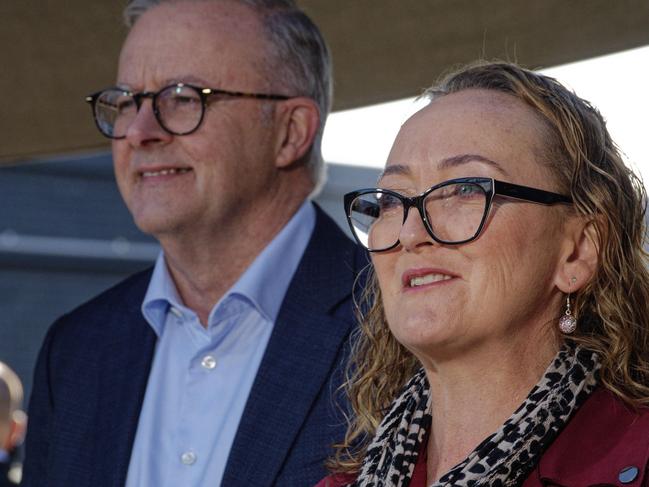 MELBOURNE,AUSTRALIA-NewsWire Photos 4. APRIL, 2023:  MARY DOYLE - MEMBER-ELECT FOR ASTON. The Prime Minister, Anthony Albanese, is in Melbourne today with the Member-elect for Aston, Mary Doyle, and will visit The Hatter and the Hare cafe in Bayswater.Picture : NCA NewsWire / Valeriu Campan