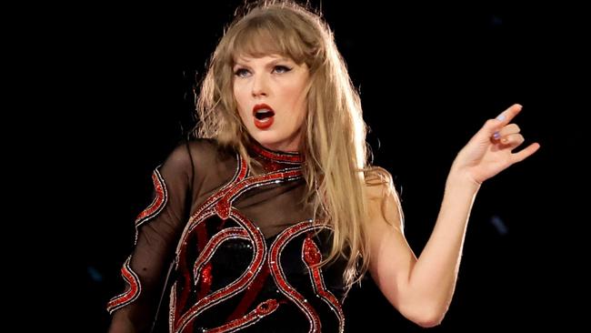 INGLEWOOD, CALIFORNIA - AUGUST 09: EDITORIAL USE ONLY. NO BOOK COVERS. Taylor Swift performs onstage during 
