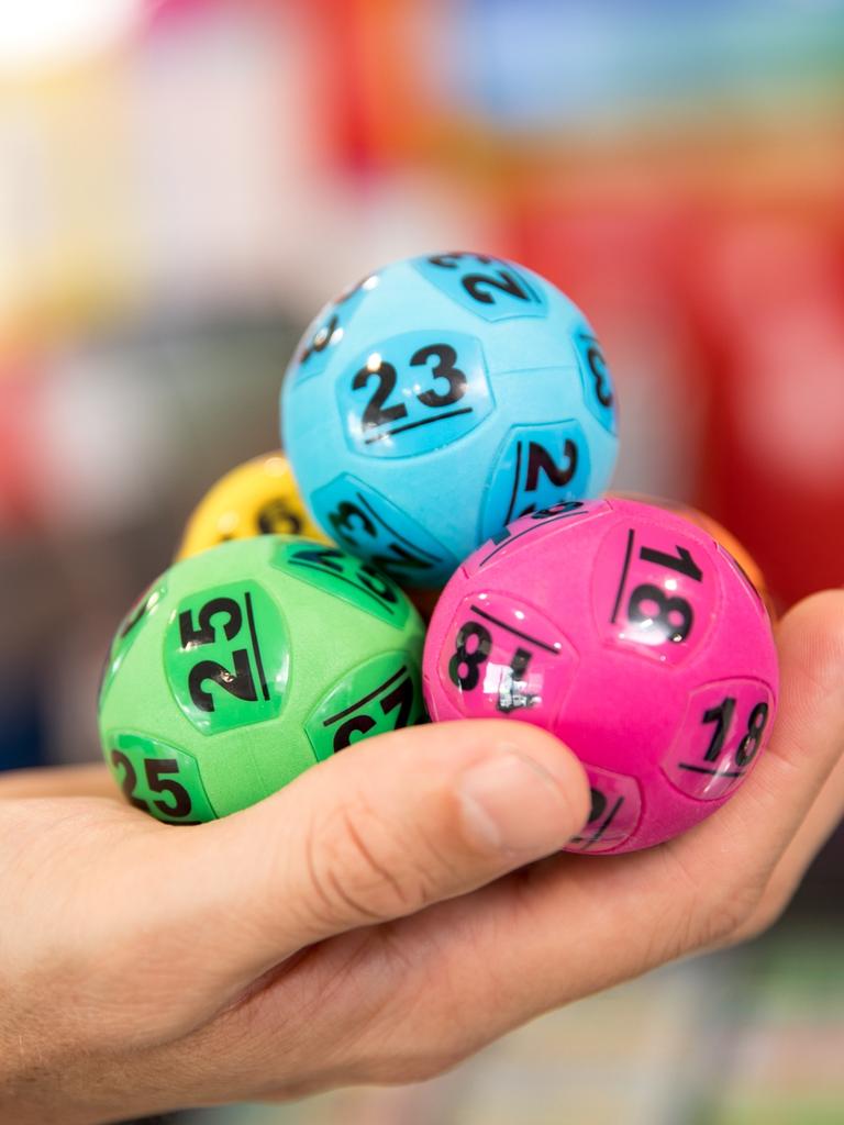 tasmania-lotto-win-west-ulverstone-family-win-almost-1-million-in