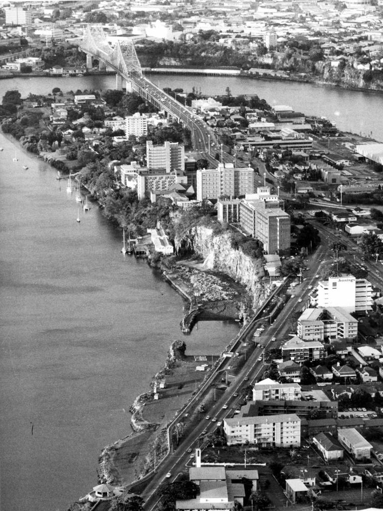 1983 photo of Kangaroo Point with the Story Bridge.