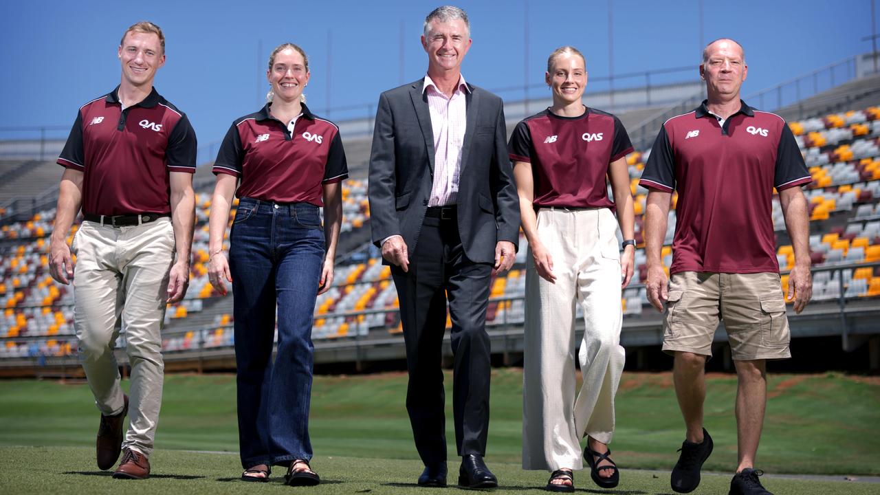 Korey Boddington, Alice Williams, MP Tim Mander, Gabi Palm and water polo coach Dusan Damjanovic - Photo Steve Pohlner