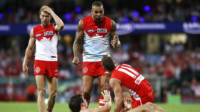 Buddy Franklin celebrates with his teammates after their thrilling three-point win. Picture: Ryan Pierse/AFL Photos/via Getty Images