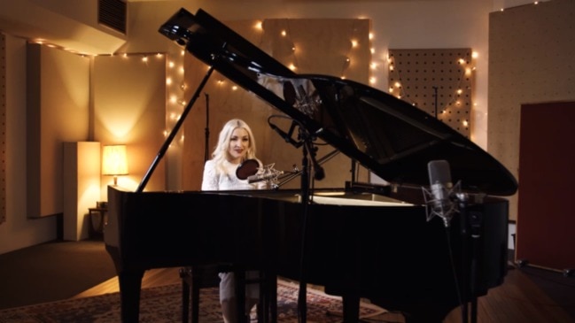 Kate Miller-Heidke performs an acoustic version of her hit song, Zero Gravity