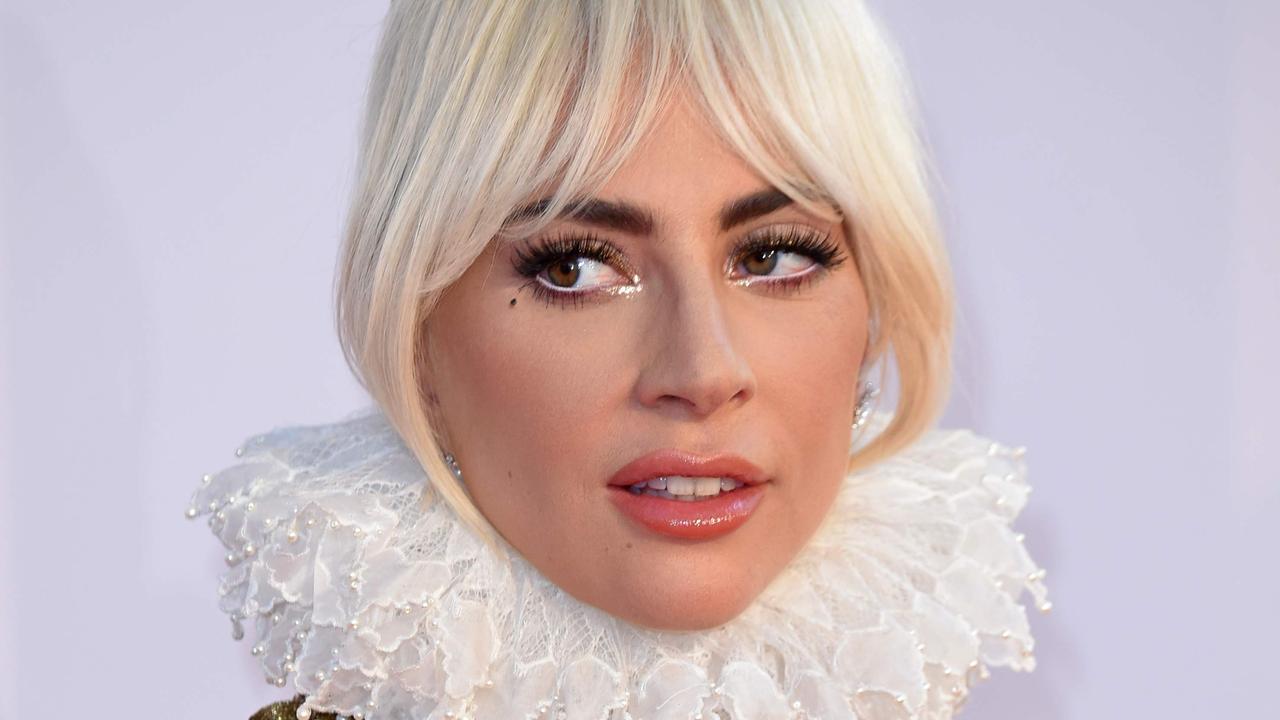 Леди гага карьера. Леди Гага нос. Нос леди Гаги звезда родилась. Lady Gaga nose.