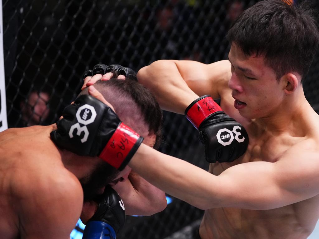 Park goes in for the finish. Picture: Jeff Bottari/Zuffa LLC via Getty Images