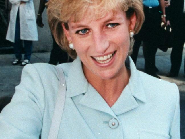 England's Princess Diana shaking hands w. unseen people on a street during a visit to the US.  (Photo by Ken Goff/The LIFE Images Collection/Getty Images)