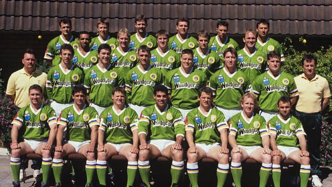 The 1989 Canberra Raiders Grand Final Team and officials in team photo.