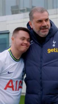 Ange Postecoglou&apos;s stunning act to young fan