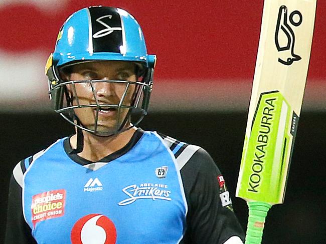 Alex Carey of the Strikers makes 50 runs during the Big Bash League (BBL) match between Brisbane Heat and the Adelaide Strikers at The Gabba, in Brisbane, Wednesday, December 19, 2018. (AAP Image/Jono Searle) NO ARCHIVING, EDITORIAL USE ONLY, IMAGES TO BE USED FOR NEWS REPORTING PURPOSES ONLY, NO COMMERCIAL USE WHATSOEVER, NO USE IN BOOKS WITHOUT PRIOR WRITTEN CONSENT FROM AAP