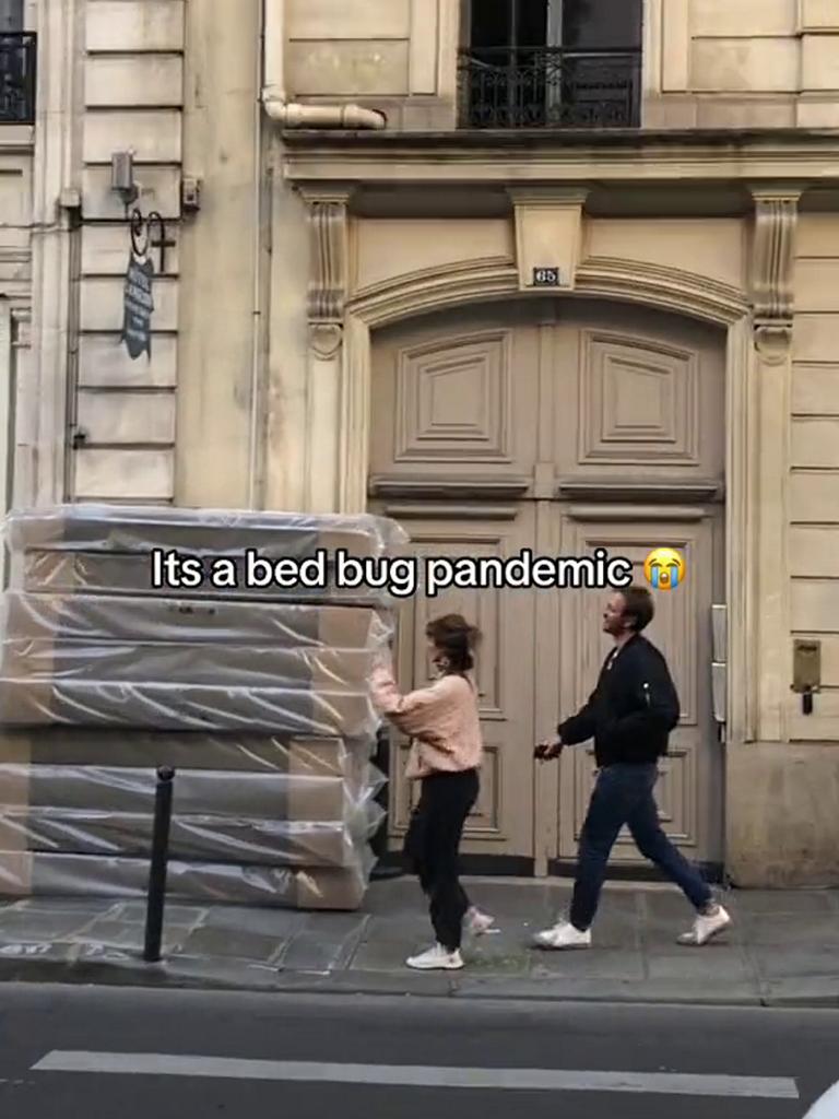 France Bedbug Problem Locals Throw Mattresses On The Streets In Paris Marseilles Au 9548