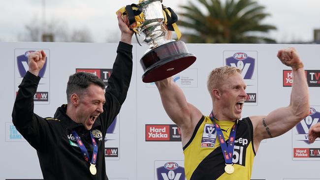 Beloved VFL coach Craig McRae, who joined Alastair Clarkson at Hawthorn this season, gave his premiership medallion to Aarts. McRae has been credited with building the deep sense of connection at Tigerland.