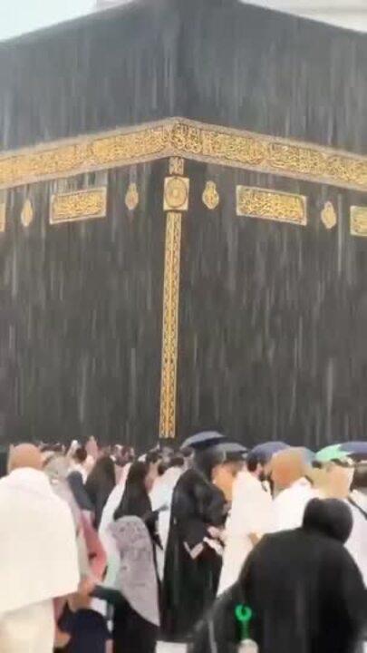 Torrential Rain Drenches Mecca Visitors as Saudi Arabia Hit With Severe Storms