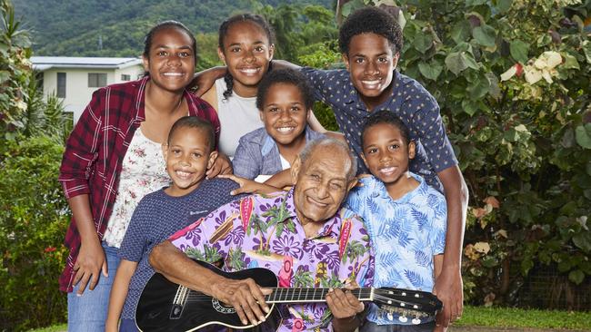                         <span id="U62525471002erD" style="font-weight:bold;font-style:normal;">LEGEND: </span>Seaman Dan, 89, with his great-grandchildren (clockwise from bottom left) Edward Raymond, 7, Tiarna-Rae Mills, 12, Shaneequah Mills, 14, Jacky Mills, 13, Henry Mills, 10, and Quintin Mills, 7. Picture: ROMY BULLERJAHN