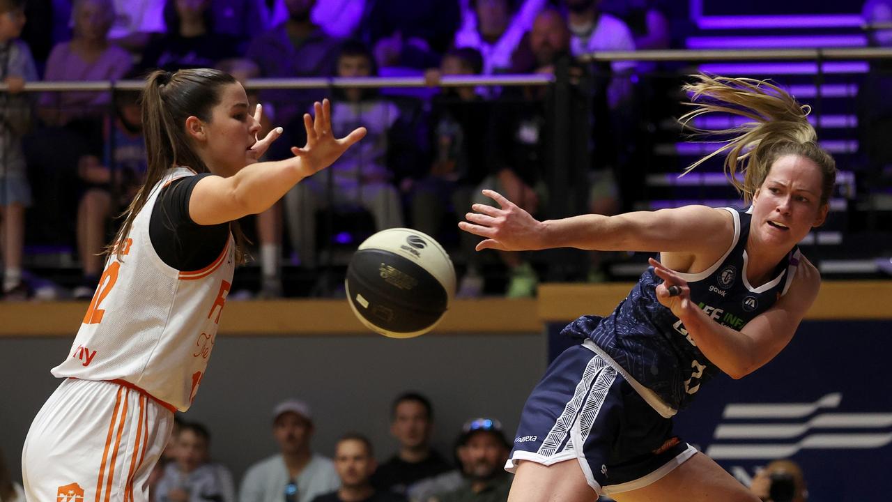 GEELONG, AUSTRALIA - OCTOBER 30: Keely Froling of Geelong United keeps the ball in play during the round one WNBL match between Geelong United and Townsville Fire at The Geelong Arena, on October 30, 2024, in Geelong, Australia. (Photo by Kelly Defina/Getty Images)