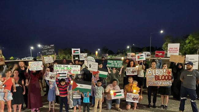 Free Palestine protesters outside the Rydges Palmerston near Darwin.