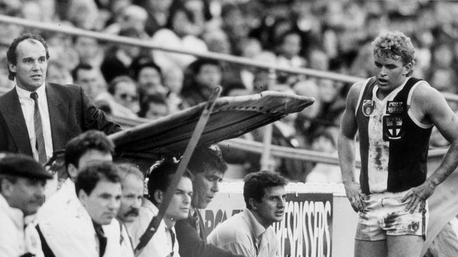 Then St Kilda coach Ken Sheldon left the coaches box to have words with Craig Devonport.