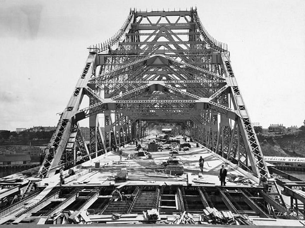 Erection of formwork for the bridge’s last panel of reinforced concrete roadway slab. Picture: Queensland State Archives