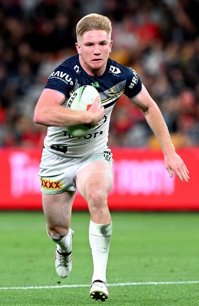 Tom Dearden breaks away from the defence during round 26. (Photo by Bradley Kanaris/Getty Images)