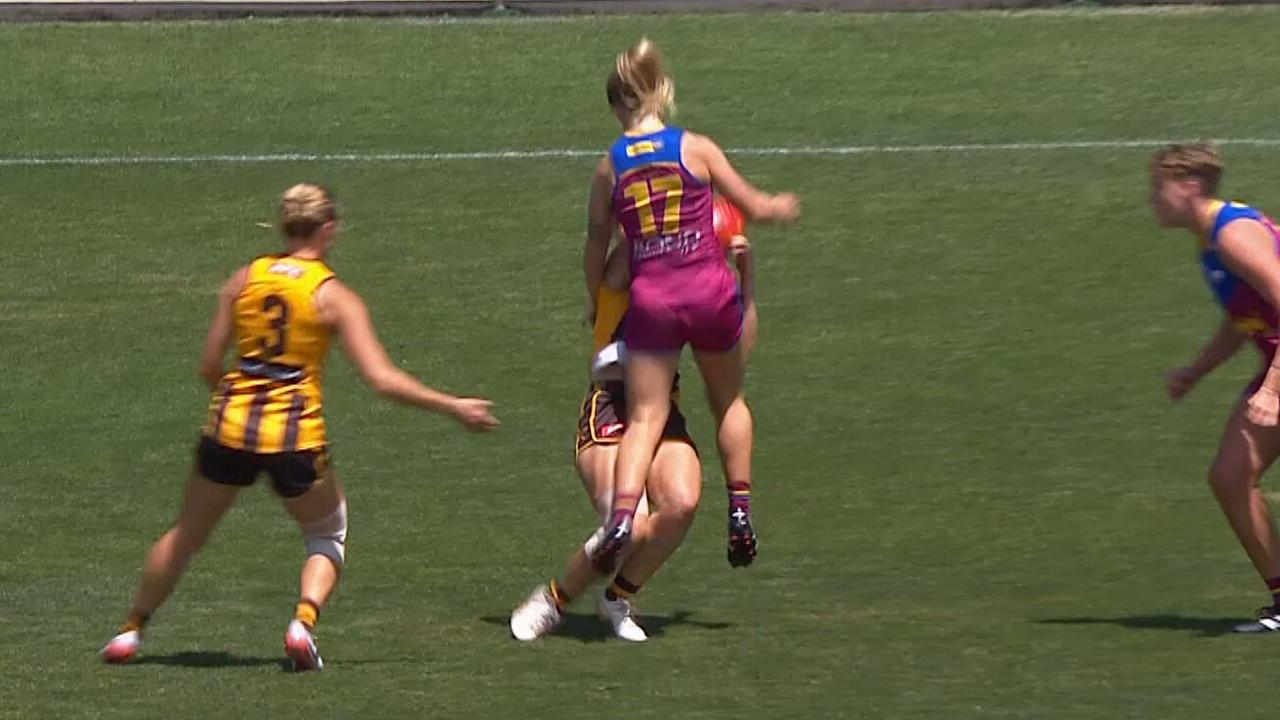 Belle Dawes had her one-match ban overturned for a second-quarter collision with Hawthorn defender Ainslie Kemp in Sunday’s qualifying final at Ikon Park. Picture: Channel 7