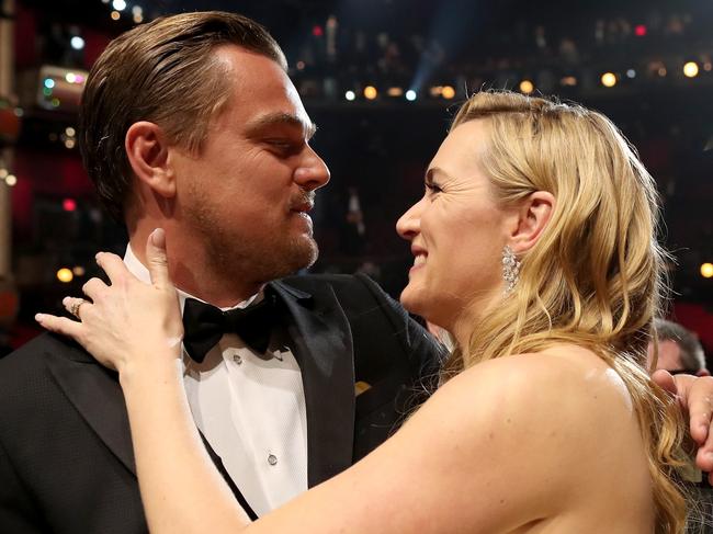 HOLLYWOOD, CA - FEBRUARY 28:  Actor Leonardo DiCaprio (L) and Kate Winslet attend the 88th Annual Academy Awards at Dolby Theatre on February 28, 2016 in Hollywood, California.  (Photo by Christopher Polk/Getty Images)