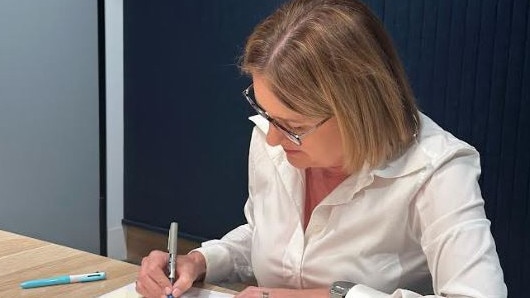 Premier Jacinta Allan writes to the Ukraine president Volodymyr Zelenskyy. Picture: Supplied