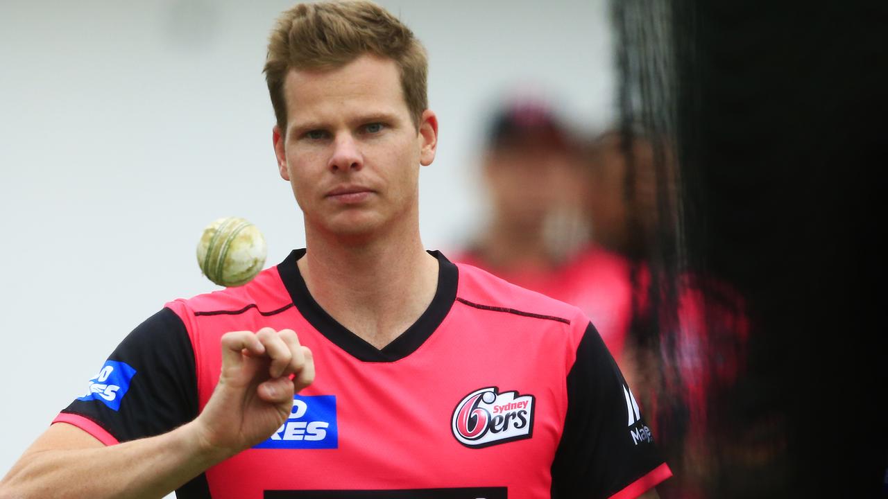 The Sydney Sixers have signed Steve Smith for the coming season.