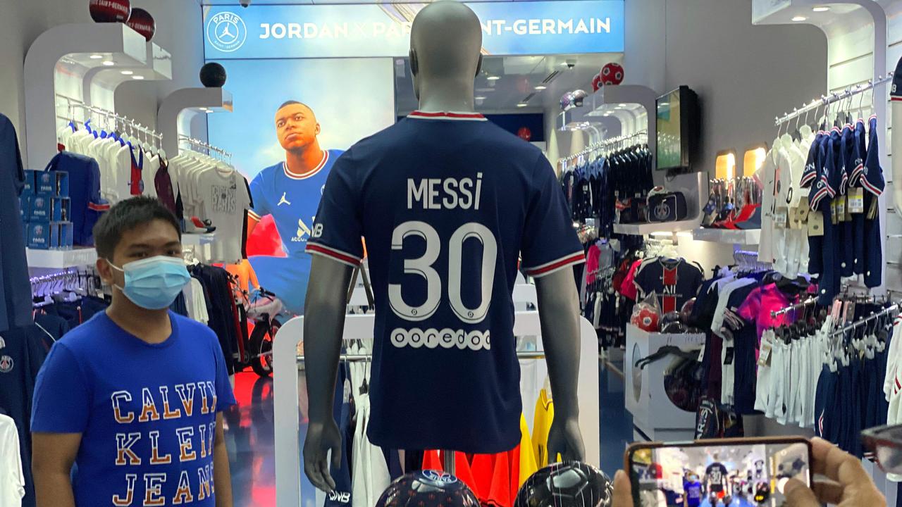 Messi fans queue from metro station to buy PSG shirt at club shop