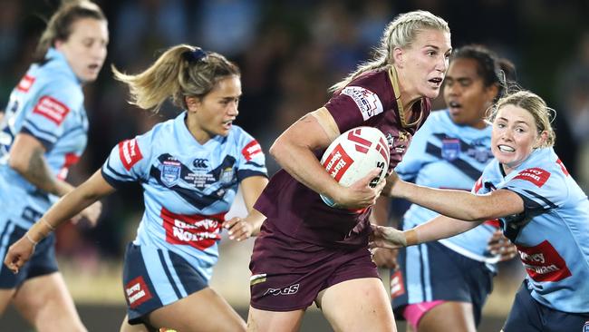 Ali Brigginshaw of the Maroons runs the ball during the Women's State of Origin match. Photo: Getty Images