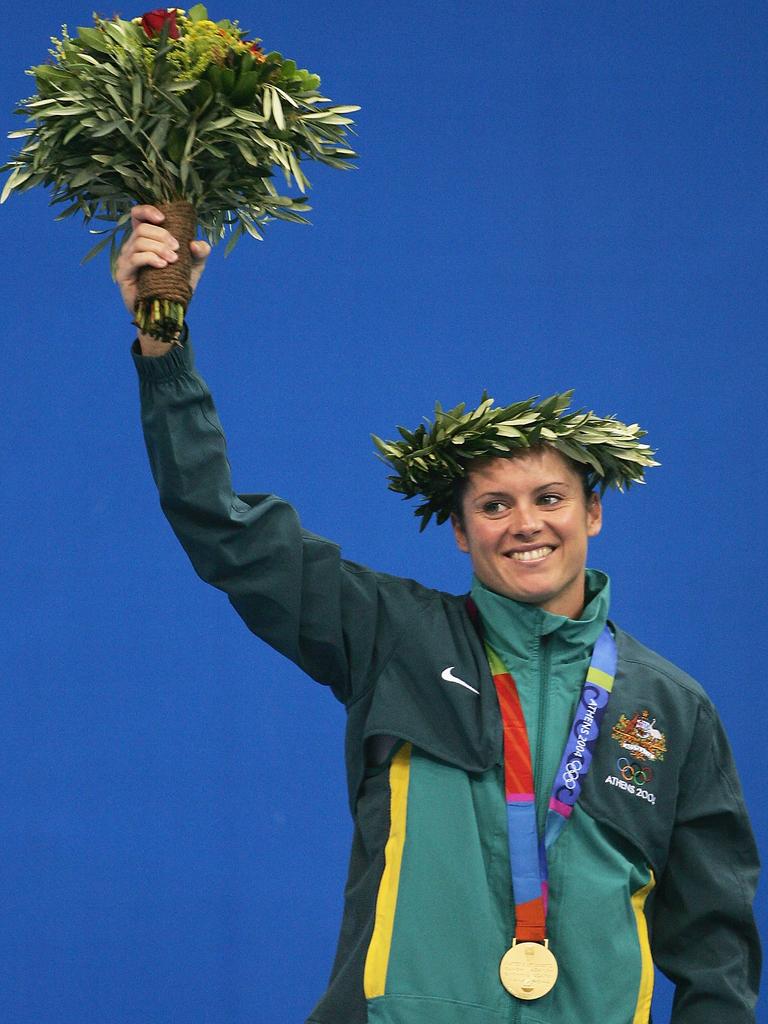 Chantelle Newbery with her gold medal. (Photo by Daniel Berehulak/Getty Images for FINA)