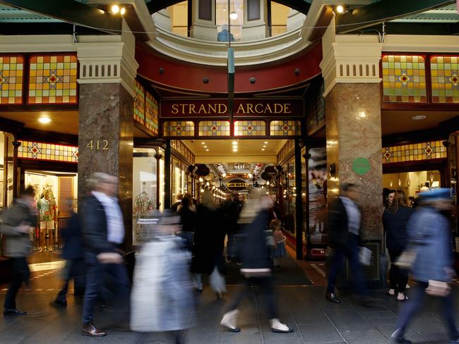 SYDNEY, AUSTRALIA - NewsWire Photos AUGUST 6, 2024: Lunchtime shopping crowds pass the Strand Arcade in George street,  Sydney.    RBA to release its quarterly assessment of current economic and financial conditions as well as the outlook that the Reserve Bank Board considers in making its interest rate decisions. Picture: NewsWire / John Appleyard