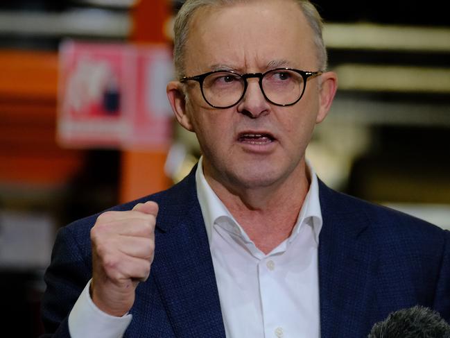 ‘Loose unit’: PM slams Albo on wages