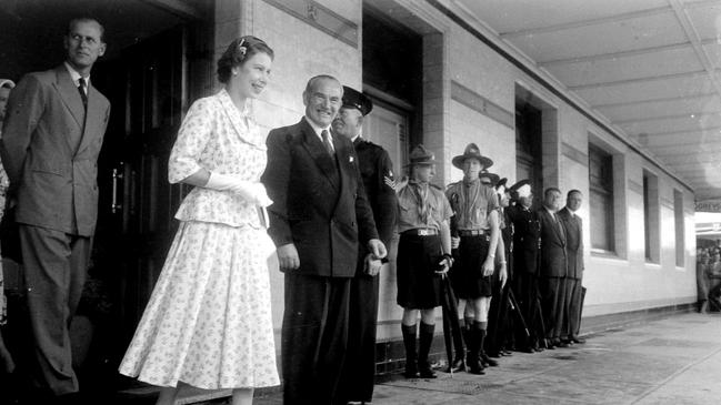 Royal Visits: Queen Elizabeth’s visit to Lismore in 1954 at the Gollan Hotel. Picture: The Northern Star Archives