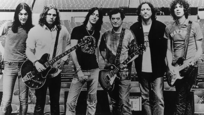 Jimmy Page (fourth from left) and The Black Crowes in 2000.