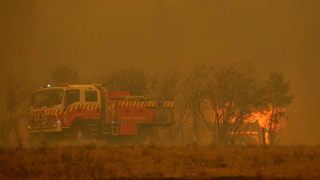 The Green Wattle Creek fire was threatening properties on Werriberri Rd in Orangeville. Picture: Jonathan Ng