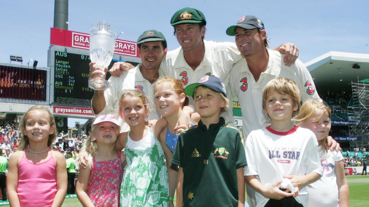 Justin Langer, Glenn McGrath & Shane Warne with their children after finishing their last Test match.