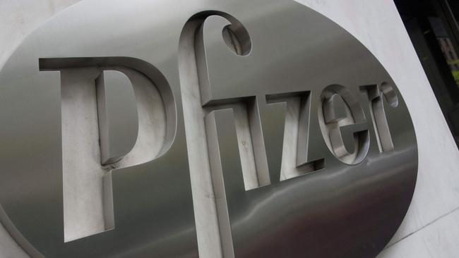 (FILES) This file photo taken on April 26, 2016, shows the Pfizer company logo in front of Pfizerâs headquarters in New York. - Pharmaceutical giant Pfizer on August 25, 2022, announced positive results in the elderly for a vaccine against respiratory syncytial virus, for which there are currently no authorized shots. The virus causes bronchiolitis, a respiratory disease that mainly affects infants, but can also be dangerous for the elderly, who can develop pneumonia. (Photo by Don EMMERT / AFP)