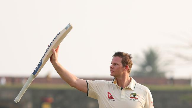 GALLE, SRI LANKA - FEBRUARY 07: Steve Smith of Australia acknowledges the crowd as he leaves the field at the end of the days play on day two of the Second Test match in the series between Sri Lanka and Australia at Galle International Stadium on February 07, 2025 in Galle, Sri Lanka. (Photo by Robert Cianflone/Getty Images)