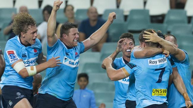 Ned Hanigan scored a last play try to hand the Waratahs victory over the Stormers in their Super Rugby opener in Sydney.